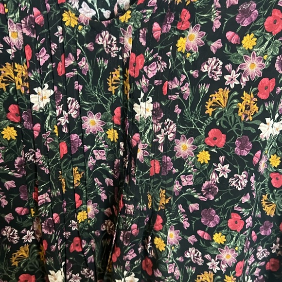 Torrid size 2 Black flowered blouse - Picture 6 of 6